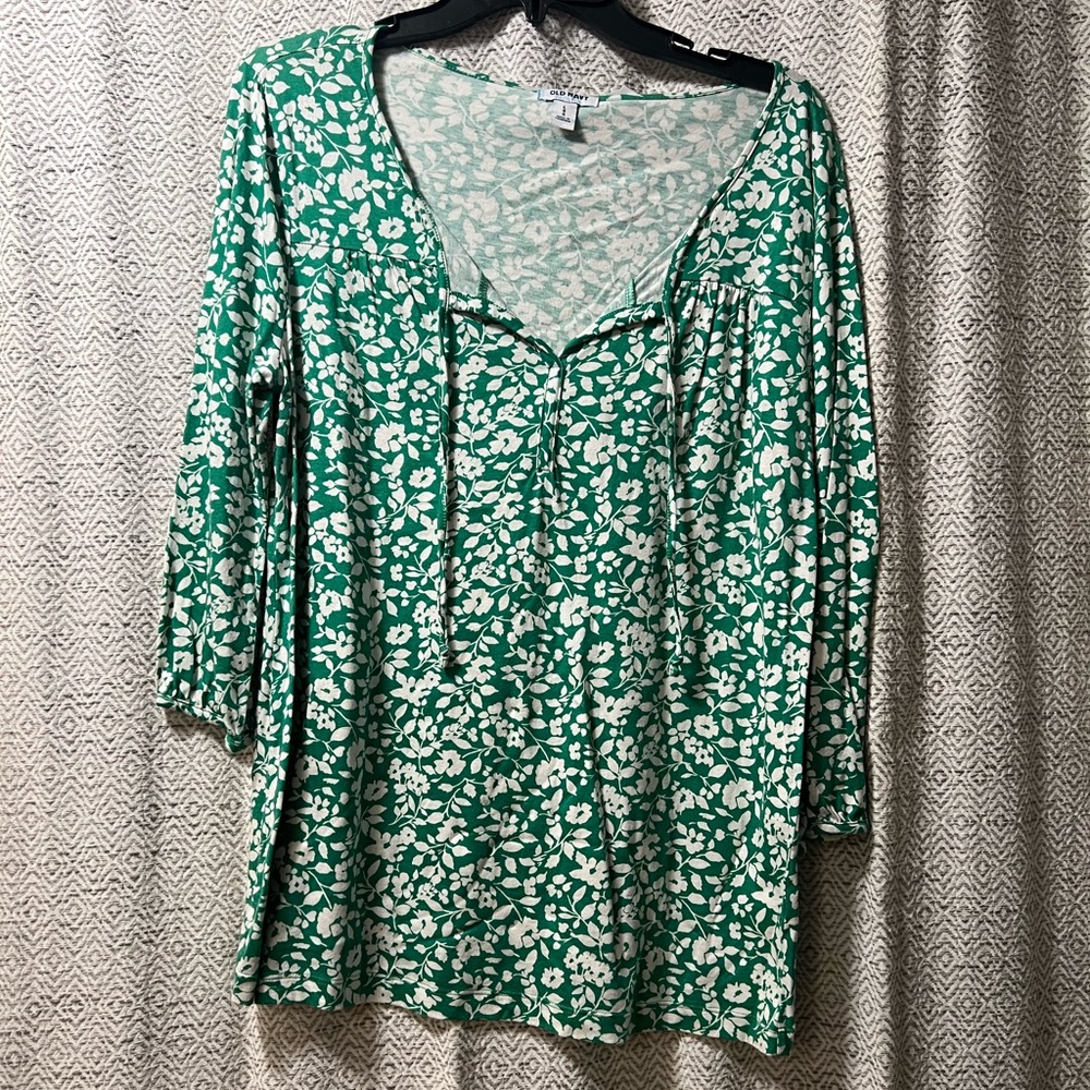 Old Navy Mint and White Leaf Print Blouse